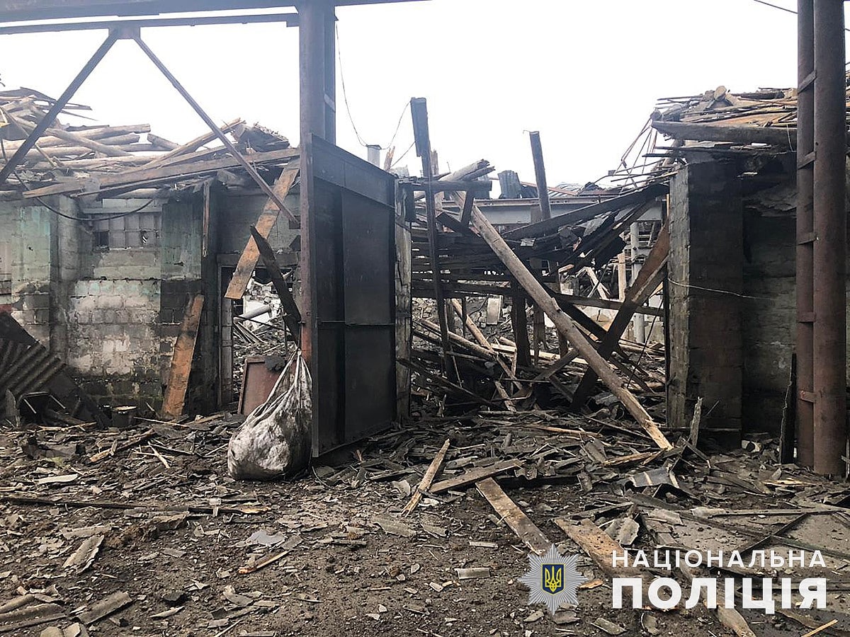 зруйнований обстрілами росіян приватний будинок в Донецькій області