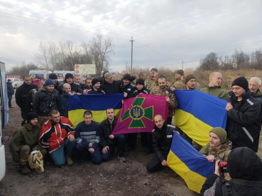 Украина освободила из российского плена 50 военных. Среди них — защитники Мариуполя, пленные Еленовки и раненые (ФОТО)