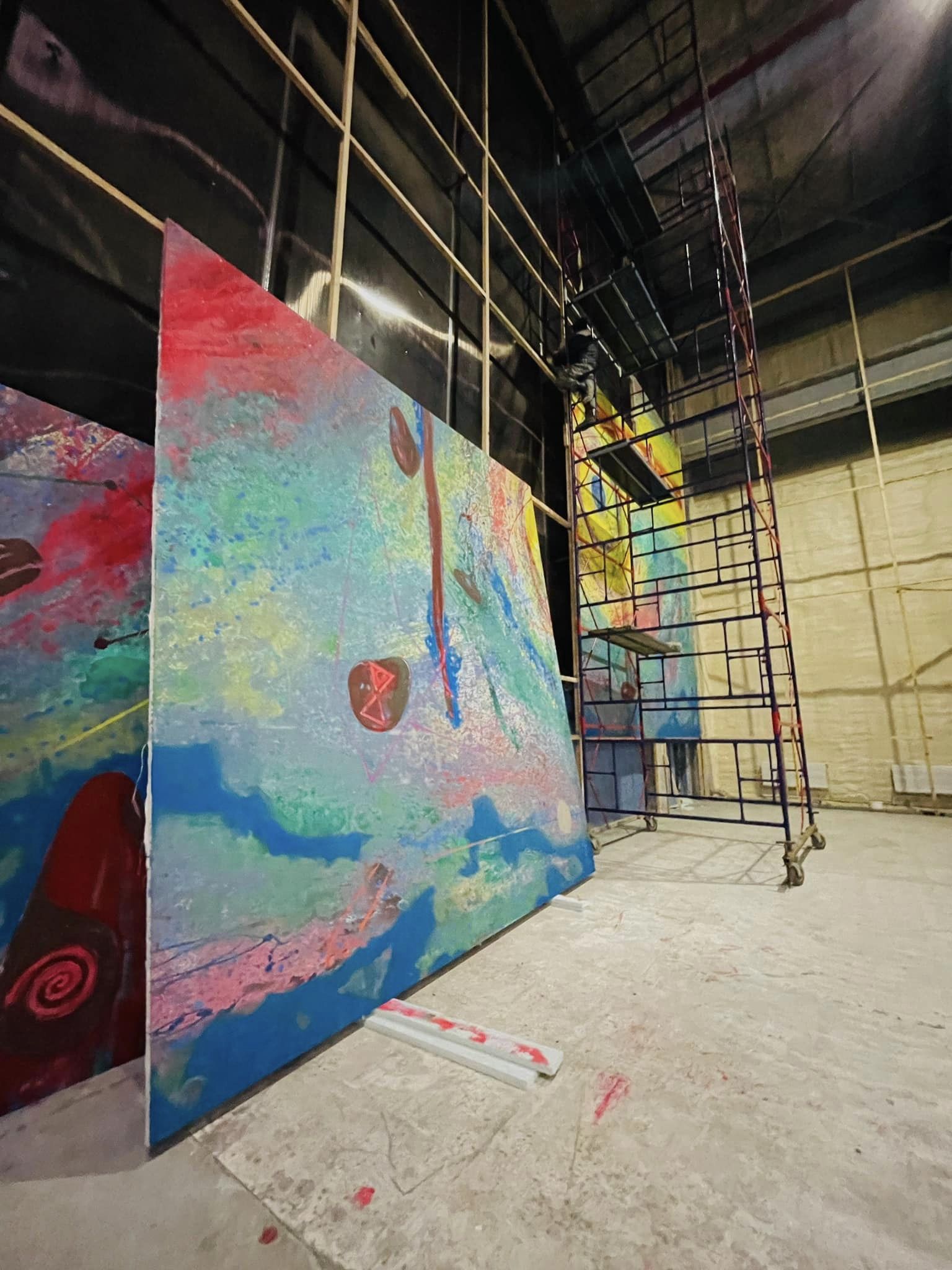 Художник з Донеччини створює найбільшу картину у світі, на яку піде 2 тонни фарби