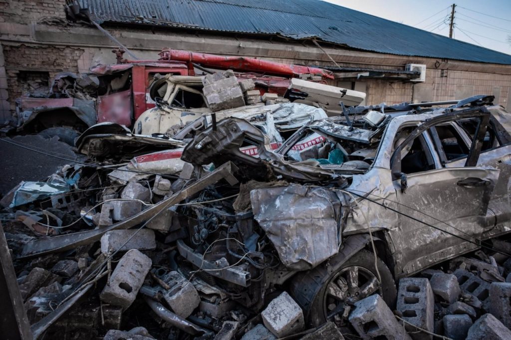 Оккупанты обстреляли жилой район Часов Яра: ранены четверо спасателей (ФОТО)