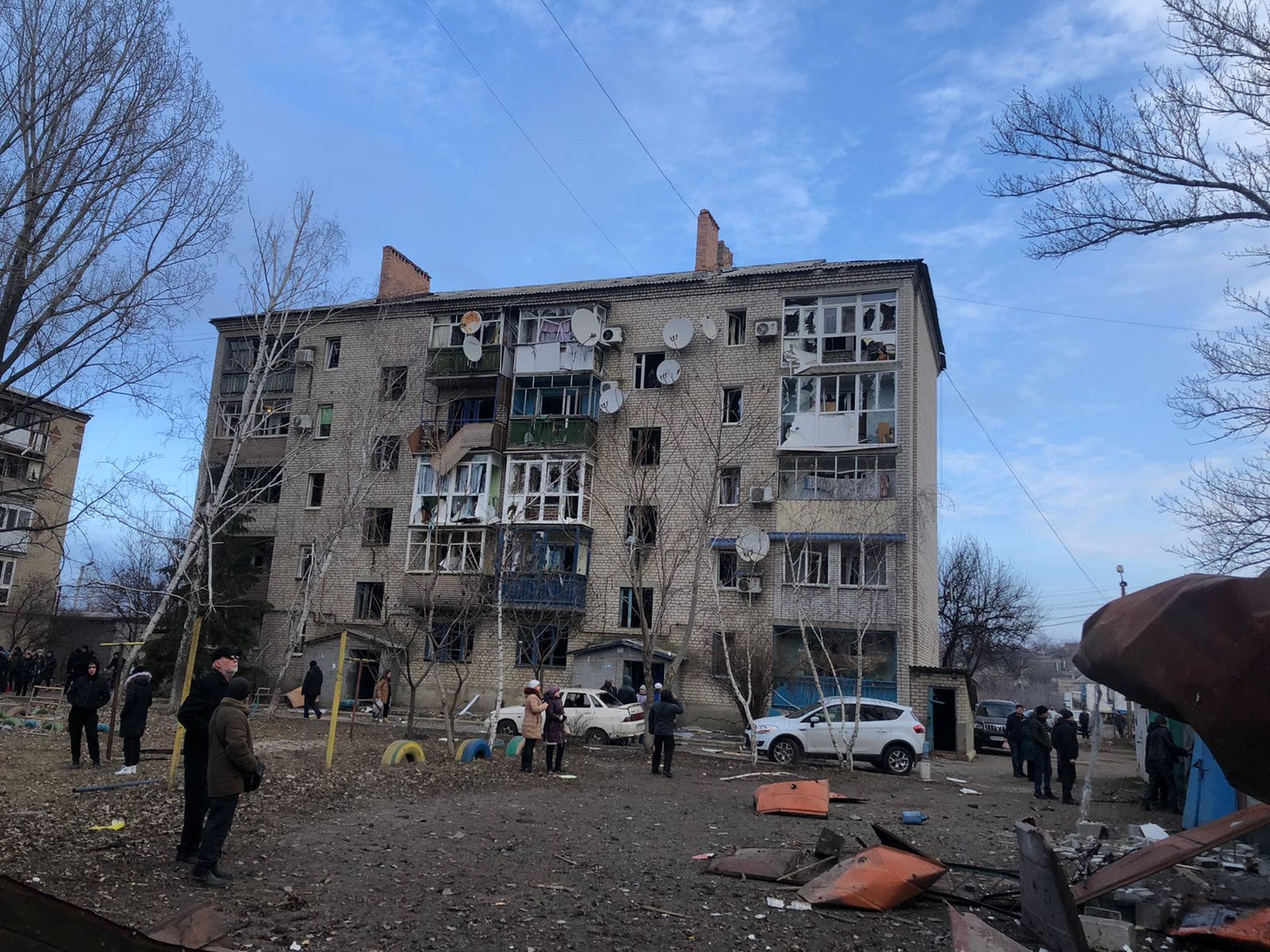 Оккупанты массированно обстреляли Константиновку: трое местных погибли, есть раненые 1