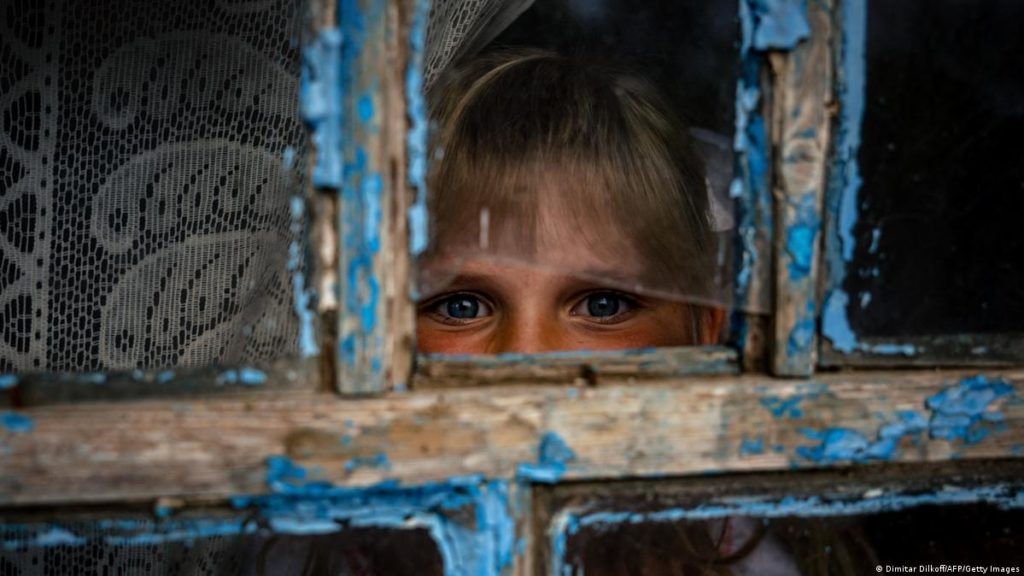 Майже 4 тисячі дітей залишаються на Донеччині в районах, де ведуться бойові дії