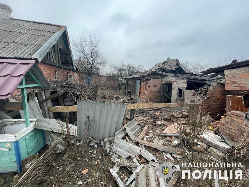 На Донеччині за добу окупанти обстріляли житлові будинки, лікарні, готель та банк: загинули 4 людей, ще 17 поранені 4