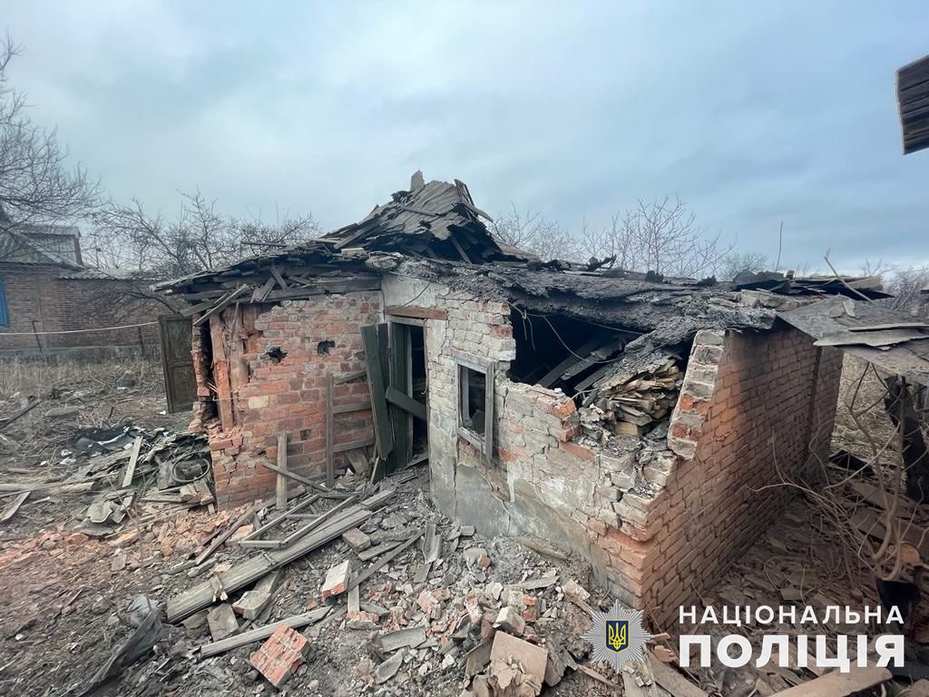 В Донецкой области за сутки оккупанты обстреляли жилые дома, больницы, гостиницу и банк: погибли 4 человека, еще 17 ранены 5