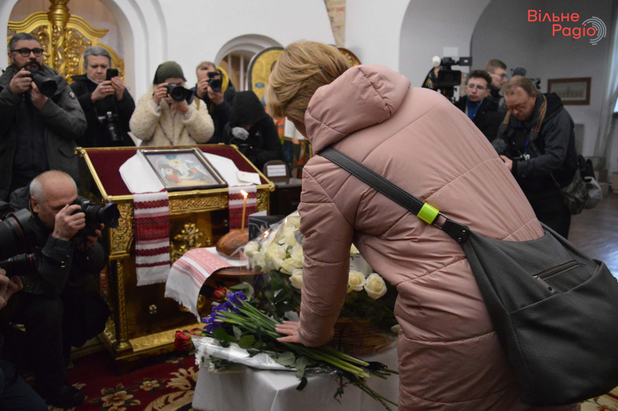 У Києві попрощалися з убитим у Соледарі британським волонтером (фоторепортаж) 11