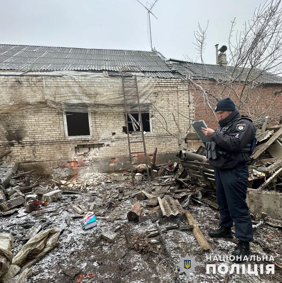 Доба на Донеччині: окупанти поранили трьох цивільних, під вогнем — будинки місцевих і шахтні будівлі (зведення) 1