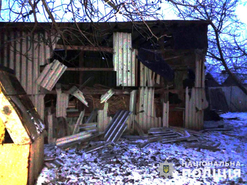 Доба на Донеччині: окупанти поранили трьох цивільних, під вогнем — будинки місцевих і шахтні будівлі (зведення)
