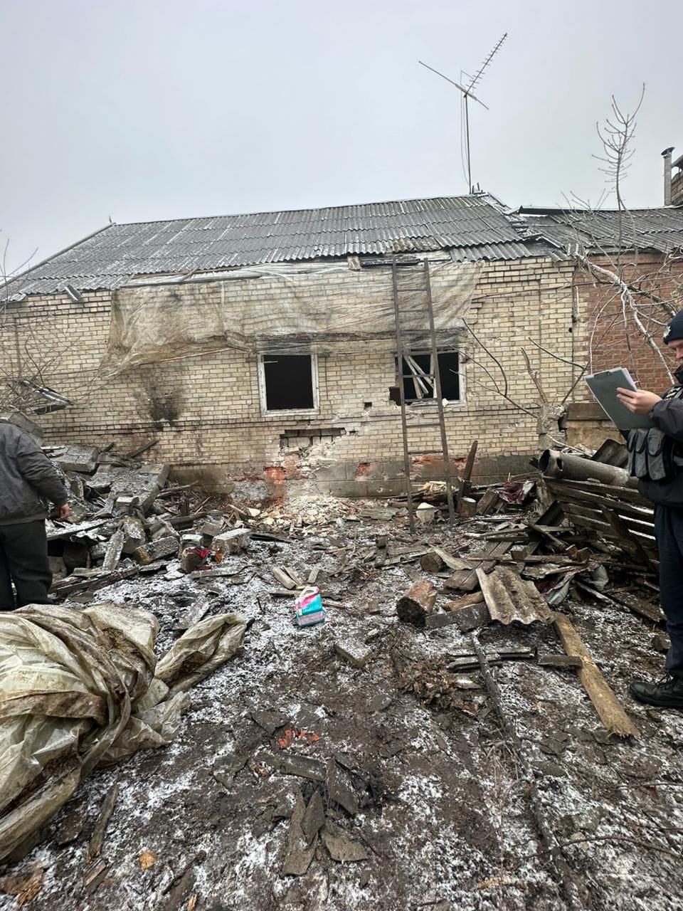 Сутки в Донецкой области: оккупанты ранили трех гражданских, под огнем — дома местных и шахтные постройки (сводка) 4