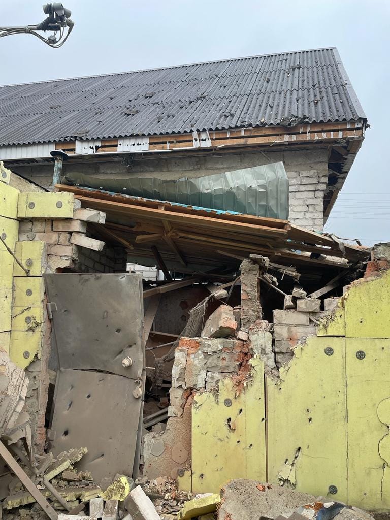 Доба на Донеччині: окупанти поранили трьох цивільних, під вогнем — будинки місцевих і шахтні будівлі (зведення) 6
