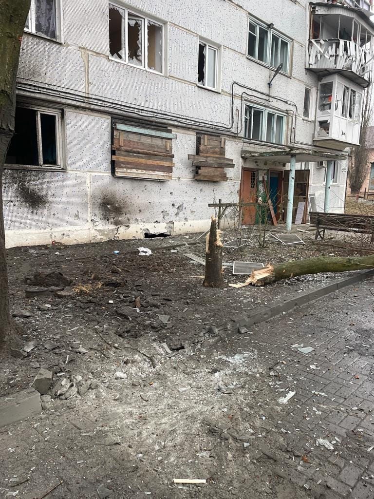 Доба на Донеччині: окупанти поранили трьох цивільних, під вогнем — будинки місцевих і шахтні будівлі (зведення) 9