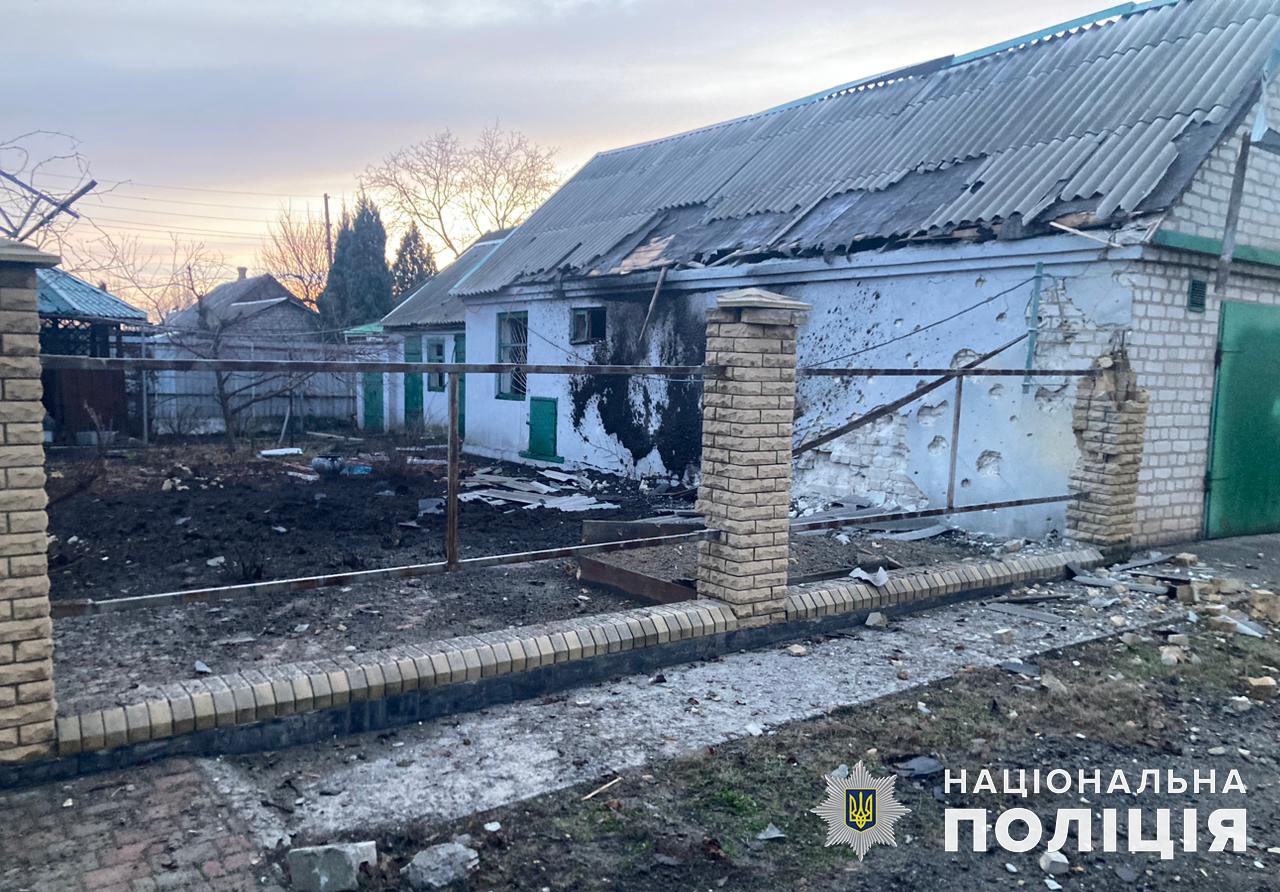 В перший день року окупанти на Донеччині поранили цивільного та зруйнували ще кілька будинків 2