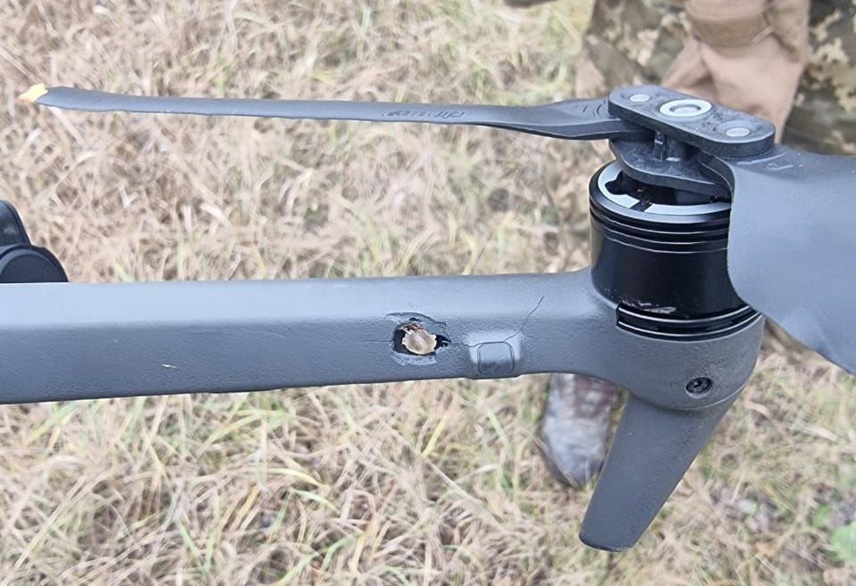 Ремонт дронів в Україні: як переселенці з Донеччини допомагають відновлювати “пташок” для військових