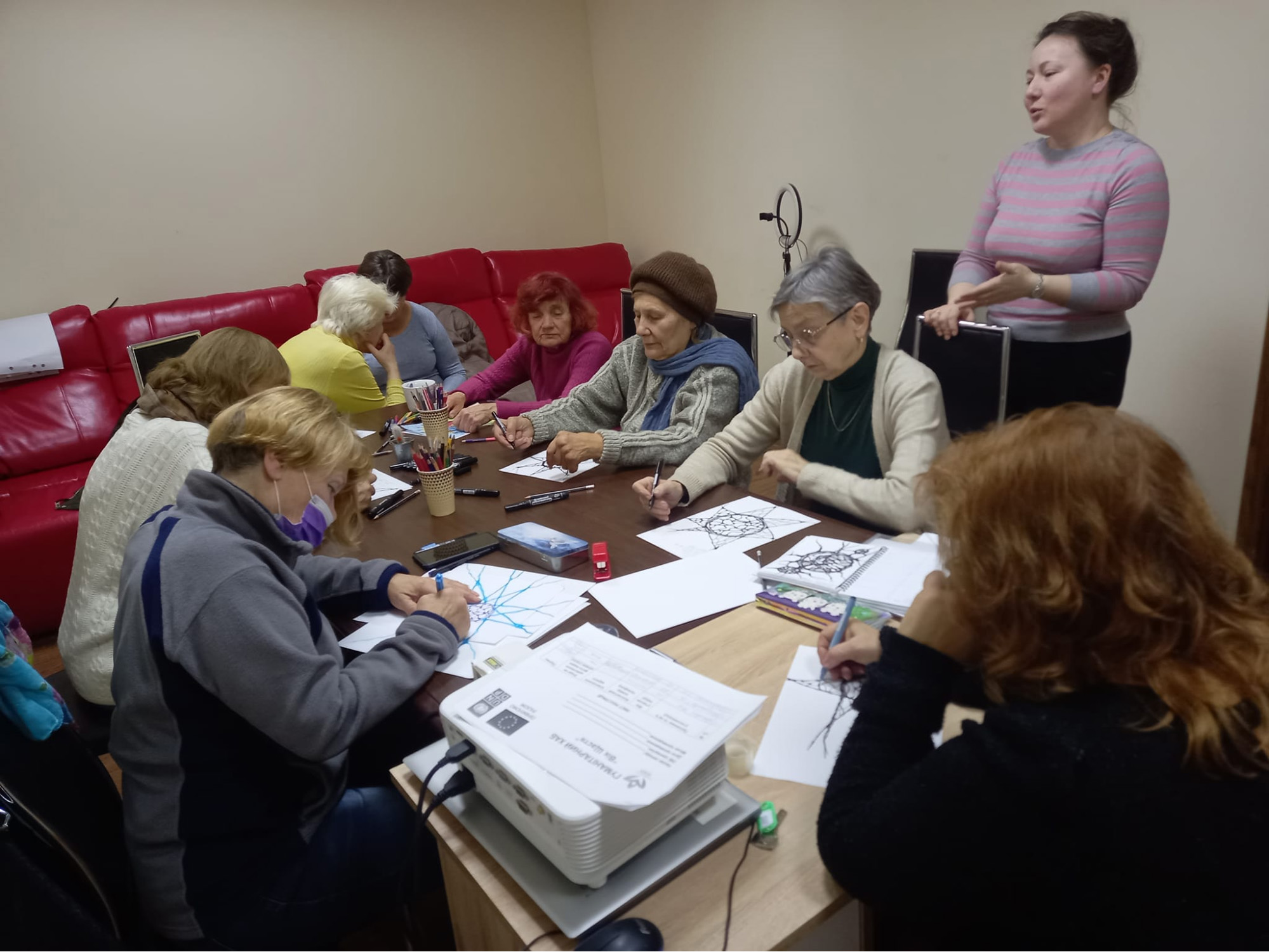 Переселенка зі Слов'янська Наталія Бондаренко допомагає людям похилого віку