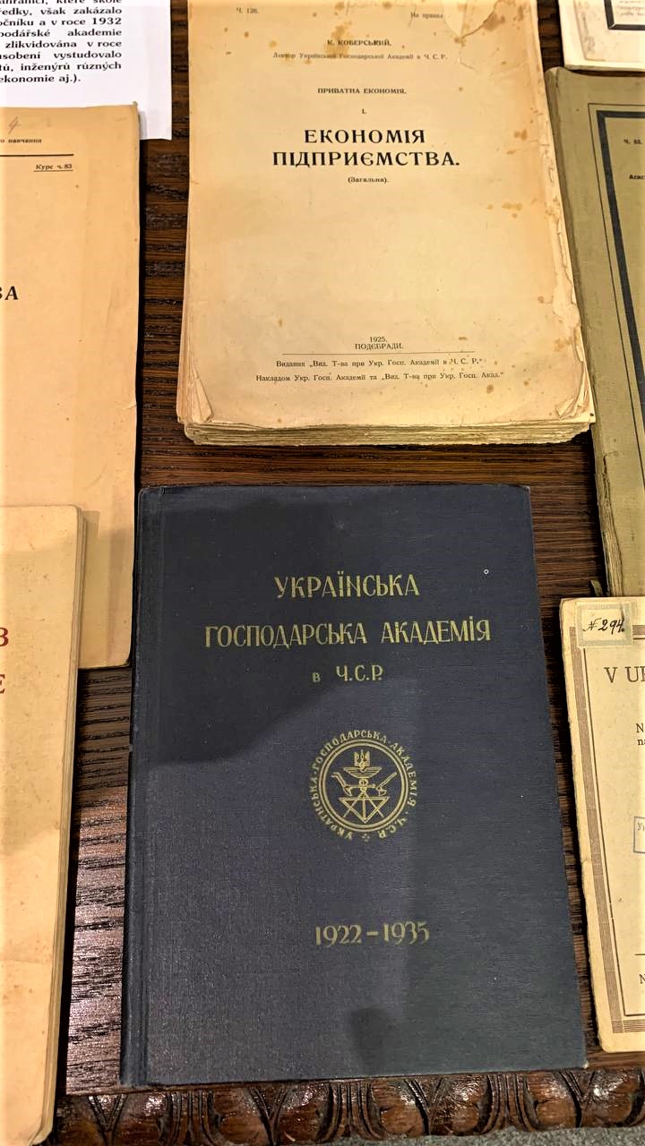 книги Української господарської академії в Подєбрадах