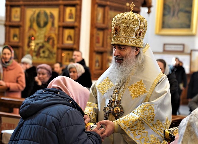 Настоятелю Святогірської лаври Арсенію та ще 12 представникам УПЦ МП призупинили українське громадянство, — ЗМІ