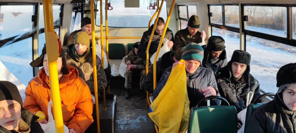 Україна повернула з полону 50 воїнів, серед них є оборонці Маріуполя та Бахмута (ФОТО, ВІДЕО)