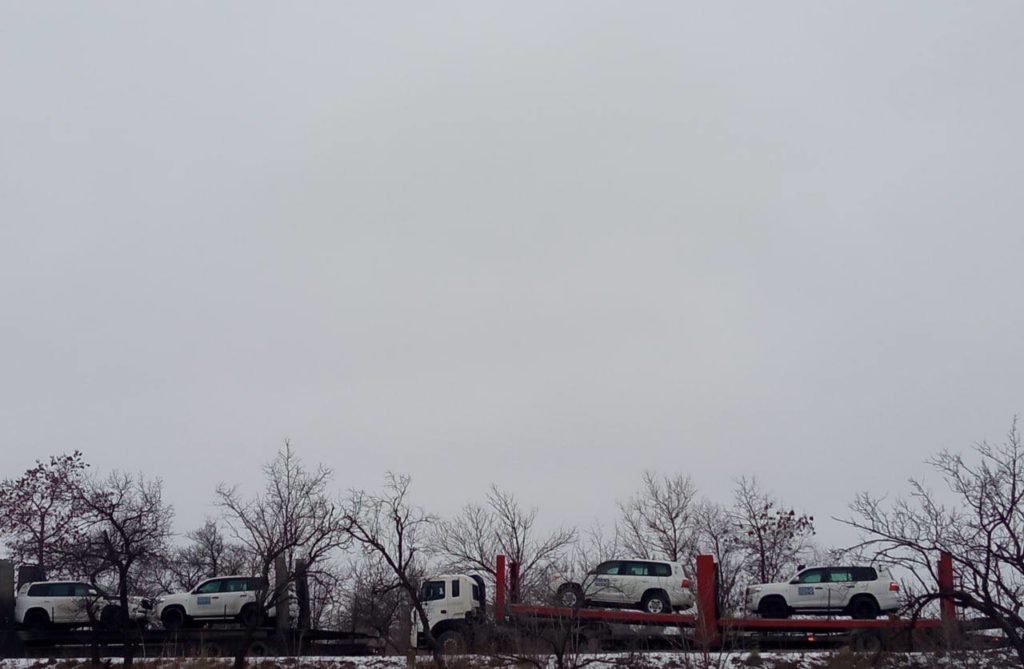 Росіяни ймовірно вкрали автівки ОБСЄ у Ростові та повезли в бік Луганська. Що кажуть у місії