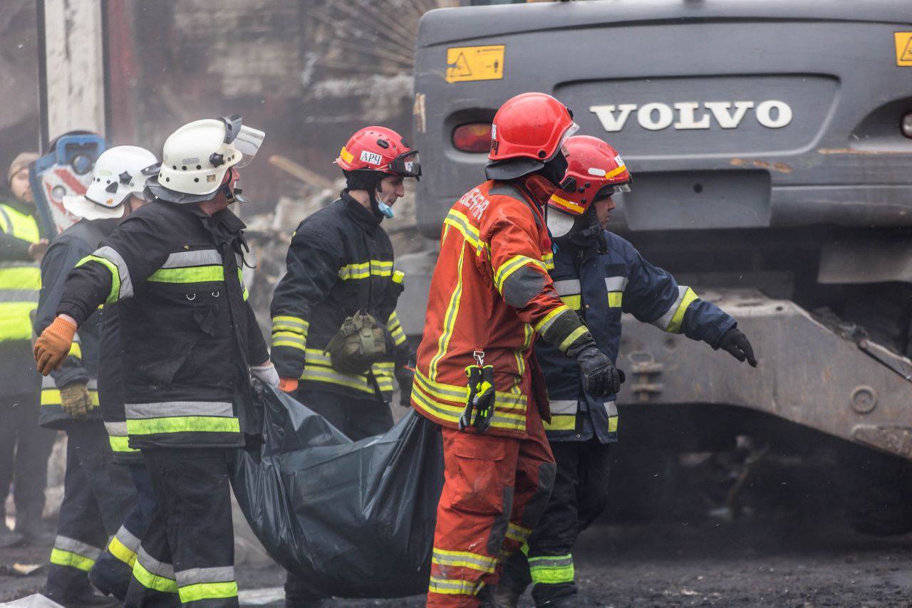 Від удару російської ракети по багатоповерхівці у Дніпрі загинули вже 29 людей