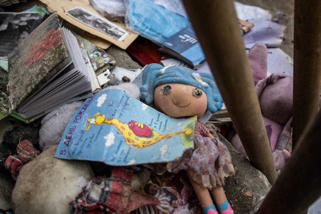 Загиблих під руїнами багатоповерхівки у Дніпрі вже 44: з-під завалів дістали тіло дитини