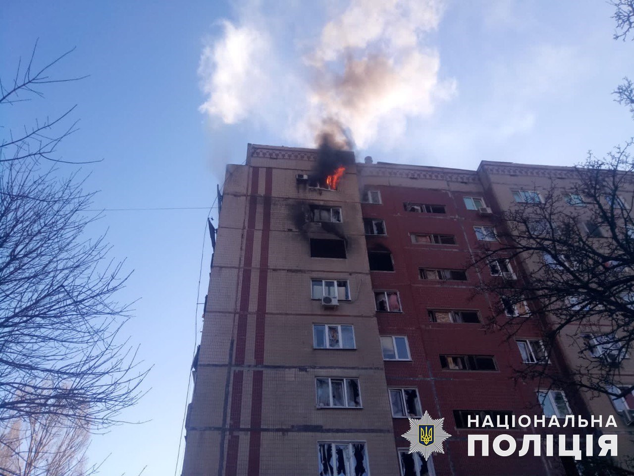 пожежа в обстріляному росіянами будинку на Донеччині