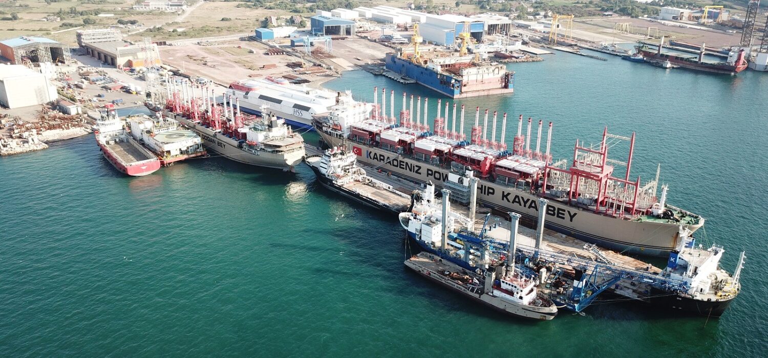 турецькій енергокорабль у порті 2