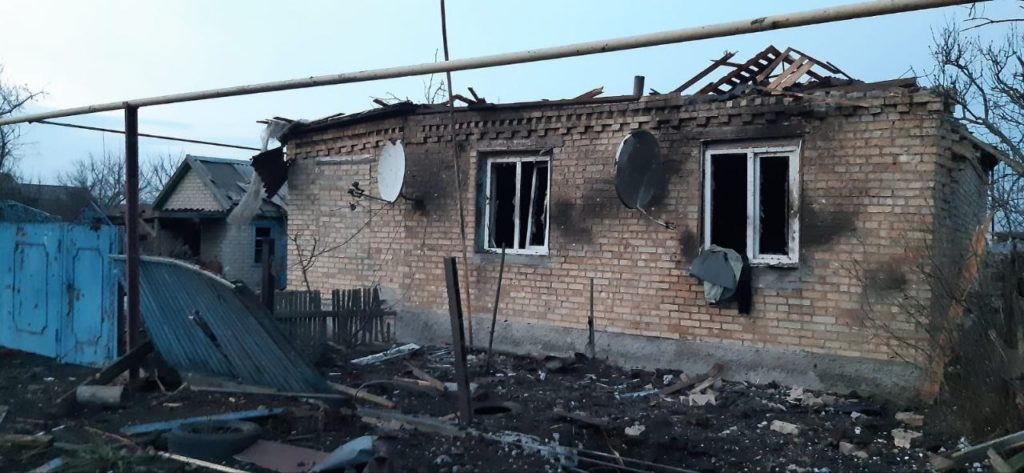 Россияне за сутки бомбили Авдеевку 14 раз, а села Лиманской громады — 20, есть раненый (сводка, фото)