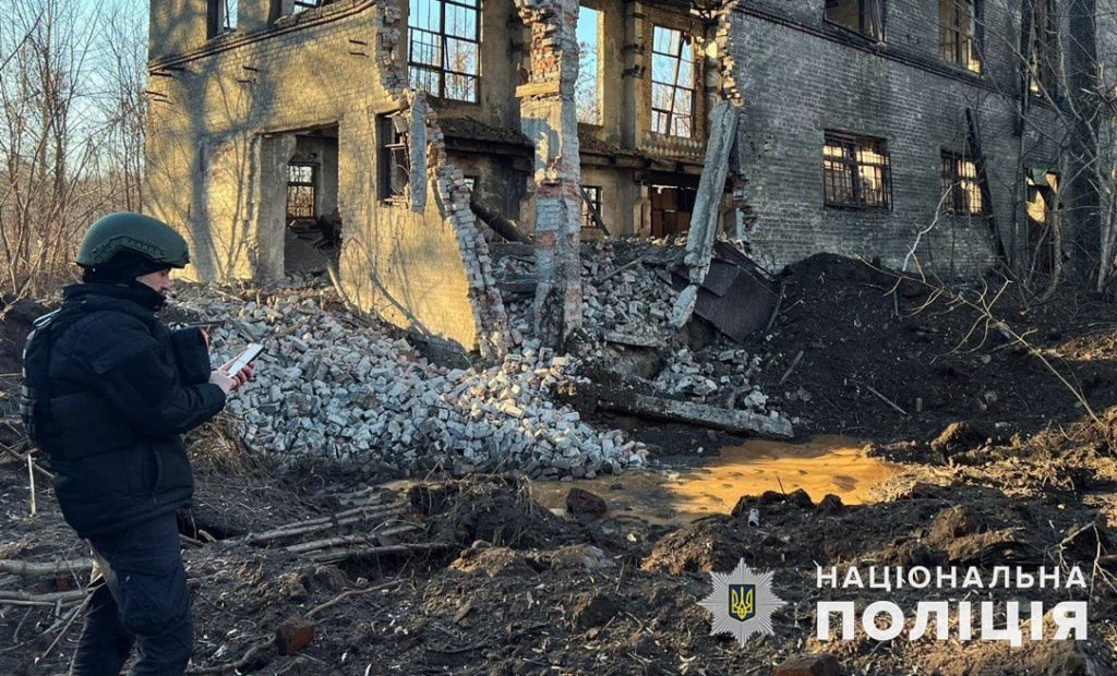 Доба на Донеччині: Через обстріли поранені 10 цивільних, окупанти стали активніше тиснути на Вугледар (зведення, фото, відео)