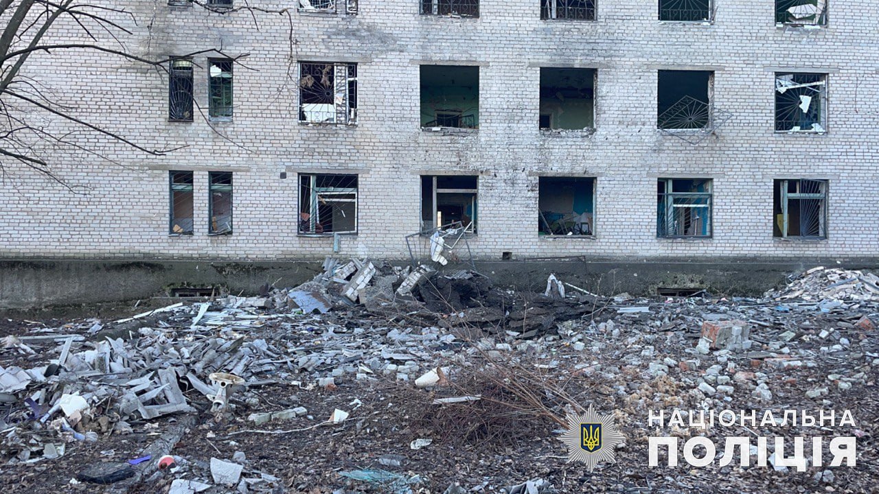 зруйнована росіянами будівля на Донеччині