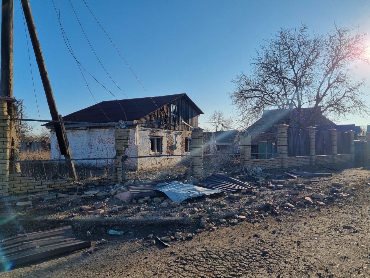 зруйнований росіянами приватний будинок в Донецькій області 2