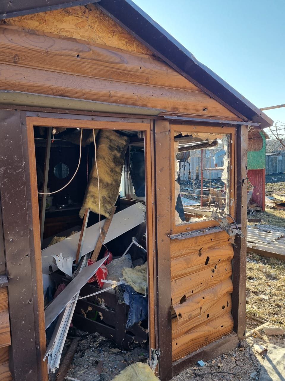 зруйнований росіянами приватний будинок в Донецькій області 3