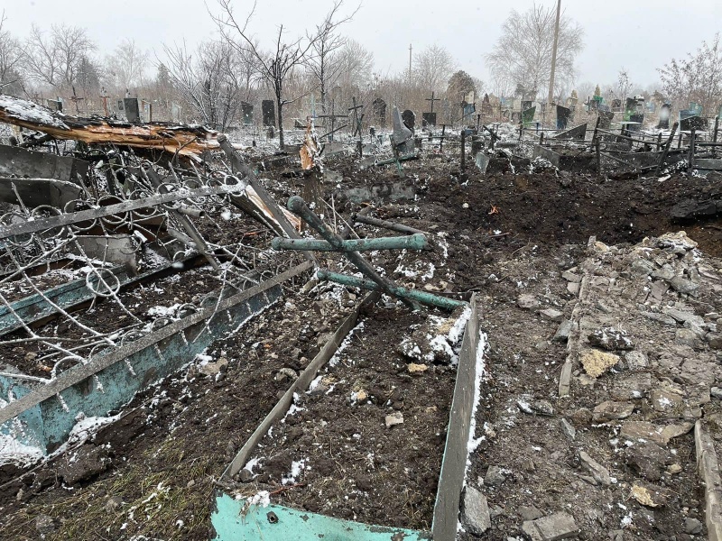 Російська армія зруйнувала кладовище в Краматорську