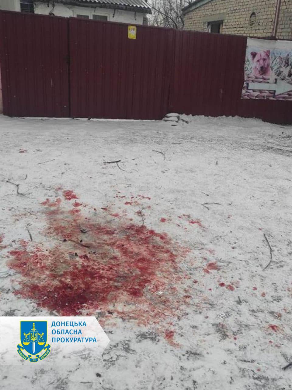 Житель Красногорівки звинуватив продавця у неякісному товарі та кинув у нього гранату: травмувалися 5 людей, загинув перехожий 2