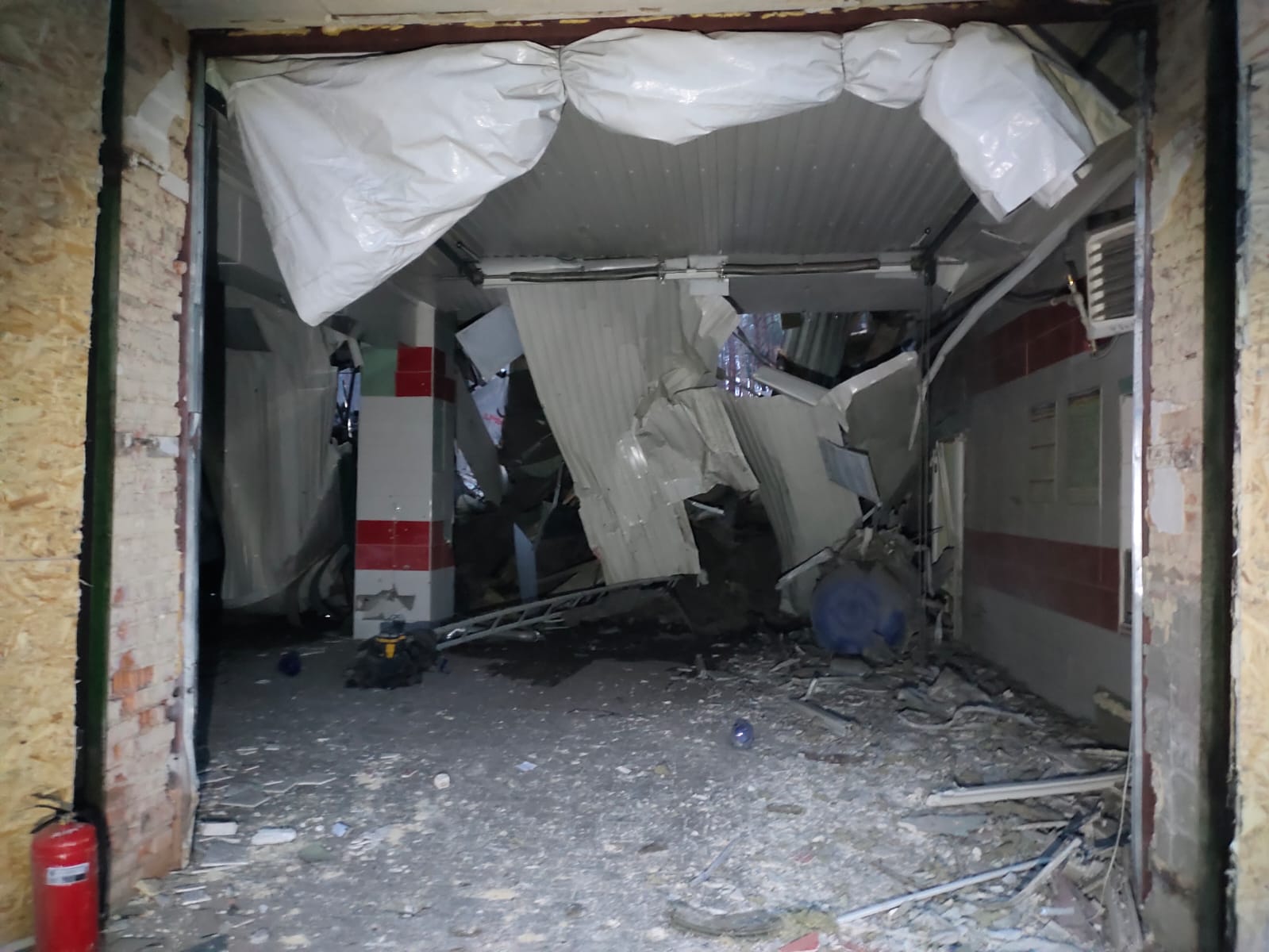 Пожарную часть в Святогорске обстреляли оккупанты: по меньшей мере один спасатель погиб, есть раненые 5