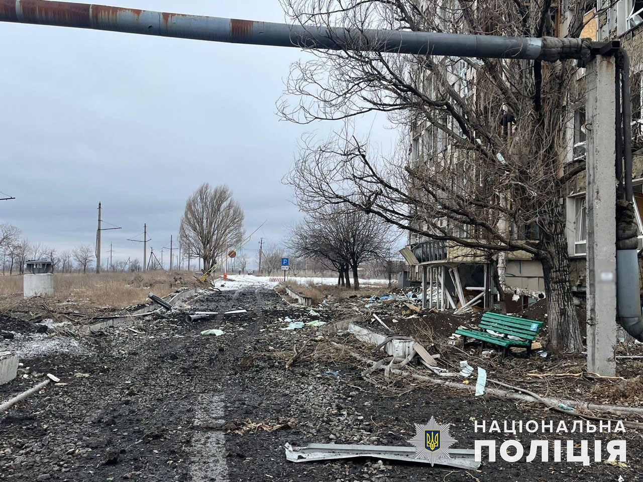 Доба на Донеччині: росіяни обстріляли житлові будинки, школу та амбулаторію, загинули троє людей (ФОТО) 8