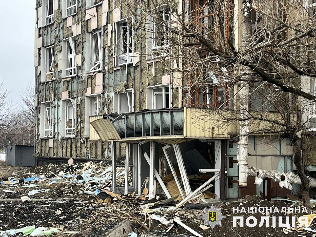 Доба на Донеччині: росіяни обстріляли житлові будинки, школу та амбулаторію, загинули троє людей (ФОТО) 9