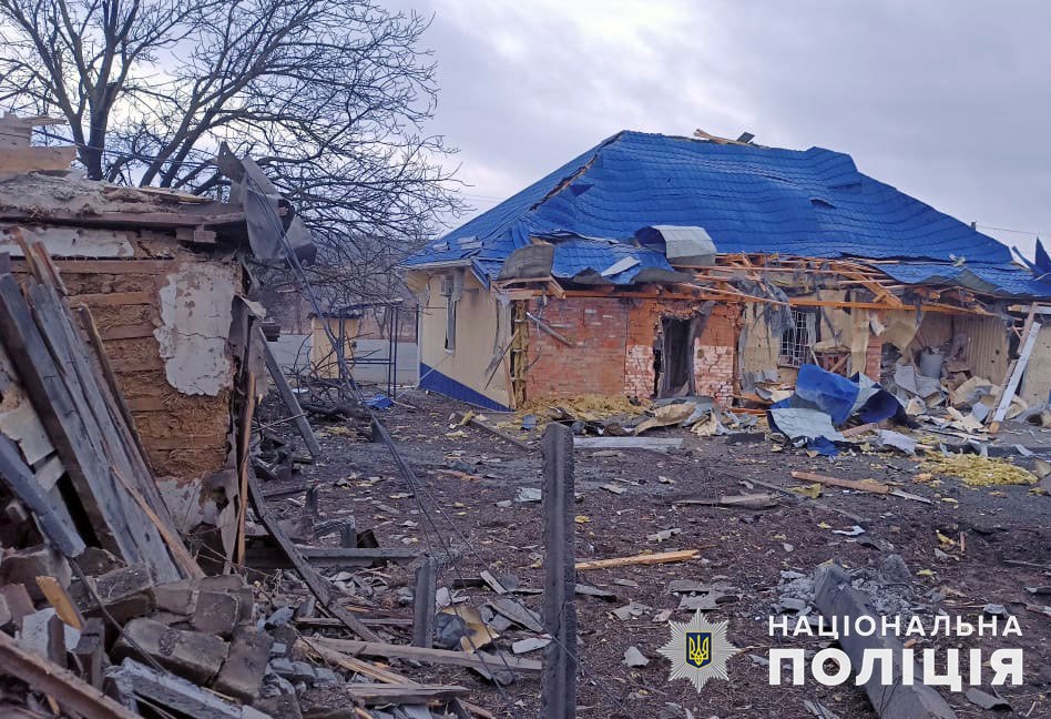 Доба на Донеччині: росіяни обстріляли житлові будинки, школу та амбулаторію, загинули троє людей (ФОТО) 3