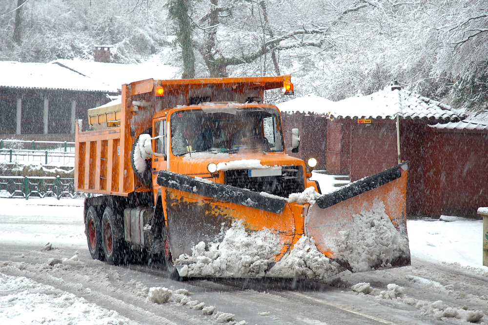 Где-то — миллионы гривен, где-то — ничего: сколько тратят громады Донетчины на уборку снега с дорог (пример 6 громад)