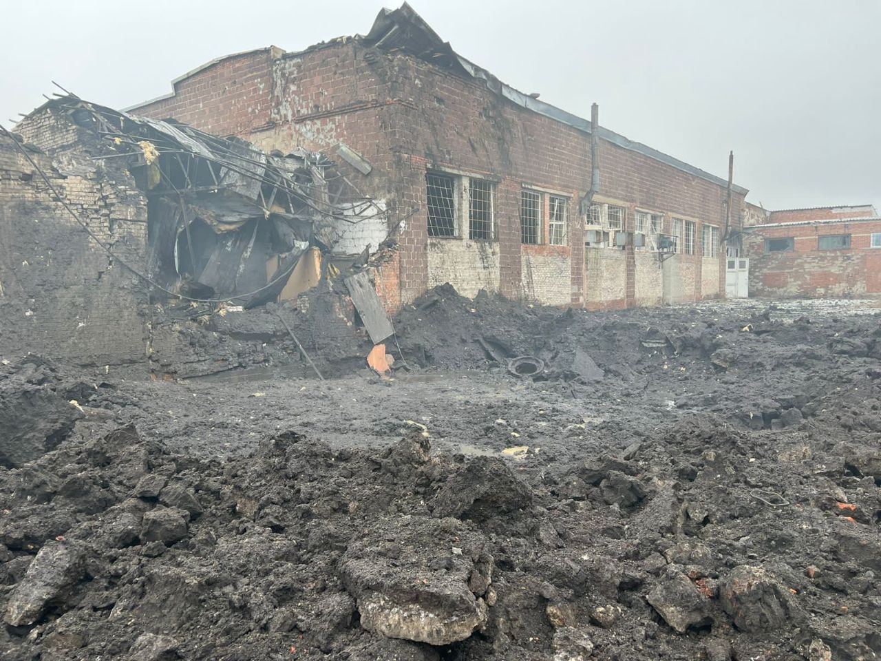 Сутки на Донетчине: россияне нанесли удары по медучреждению и жилым домам, убили 3 гражданских (сводка, фото) 2