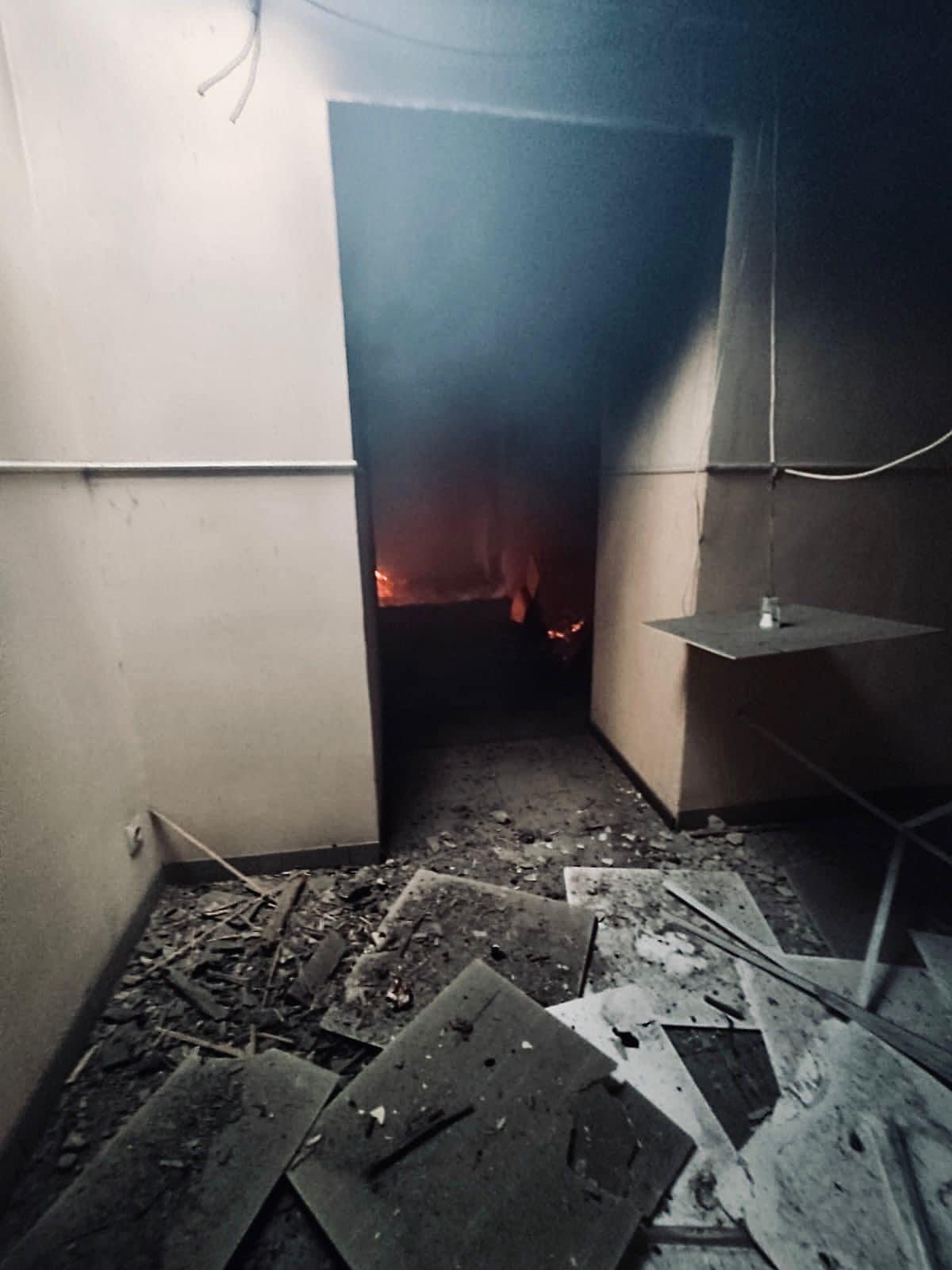 Россияне в очередной раз ударили по пожарной части в Бахмуте, спасателей там не было (ФОТО) 4