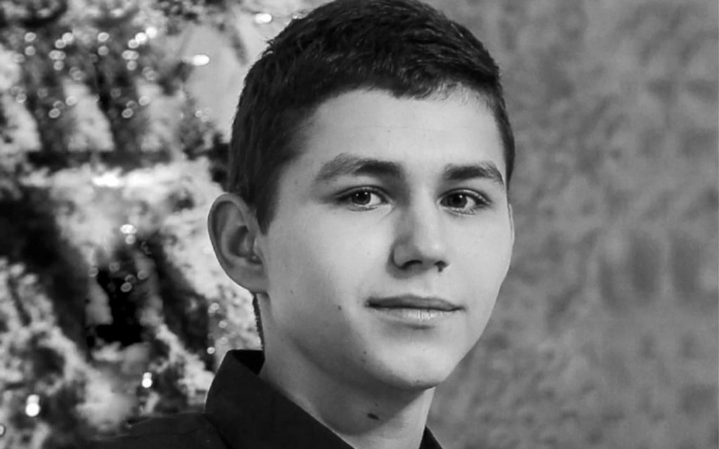 Хвилина мовчання: Згадаймо 20-річного захисника з Мирнограда Олега Косуліна, який загинув на Луганщині