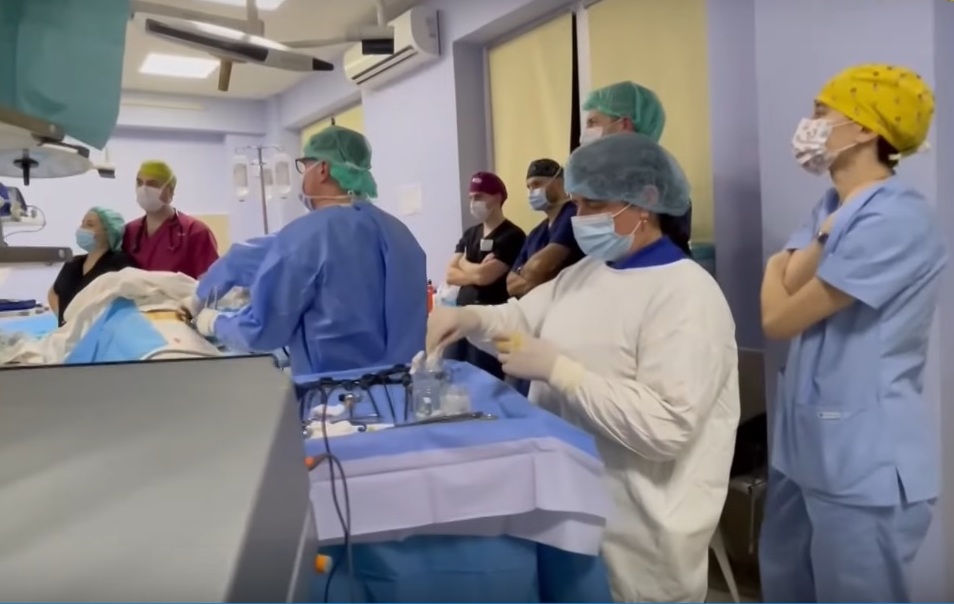 Львовские врачи спасли подростка, раненого в Бахмуте: осколок снаряда застрял возле сердца (ВИДЕО)