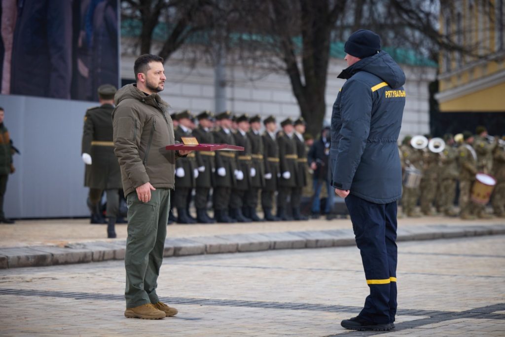 Бахмутському рятувальнику, який загинув на роботі від російського обстрілу, надали звання Героя України (ФОТО)