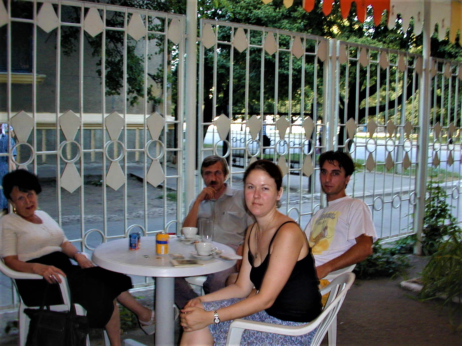 кав'ярня Максі у Бахмуті серпень 2001