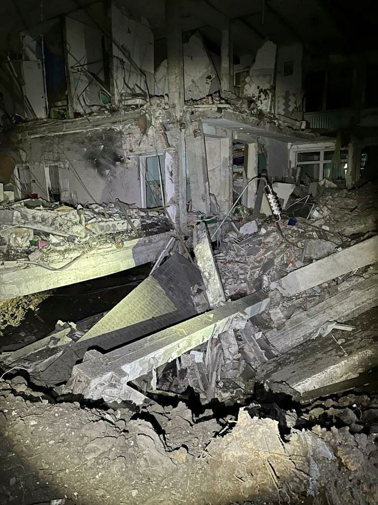 В ніч на 5 лютого росіяни обстріляли Дружківку: зі зруйнованої багатоповерхівки врятували 9 людей (ФОТО) 4
