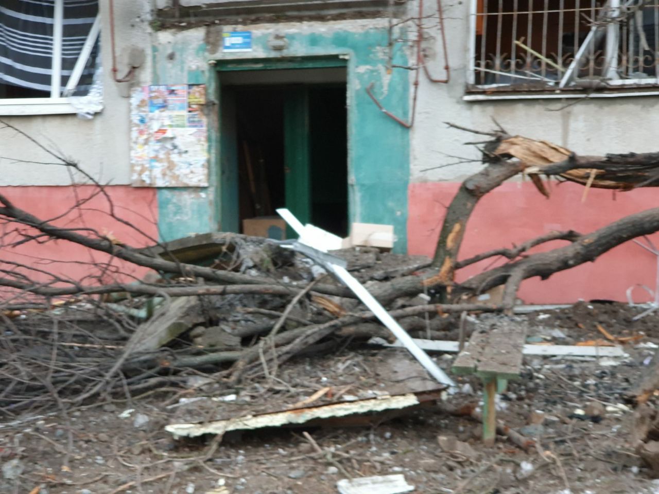 В ночь на 5 февраля россияне обстреляли Дружковку: из разрушенной многоэтажки спасли 9 человек (ФОТО) 2