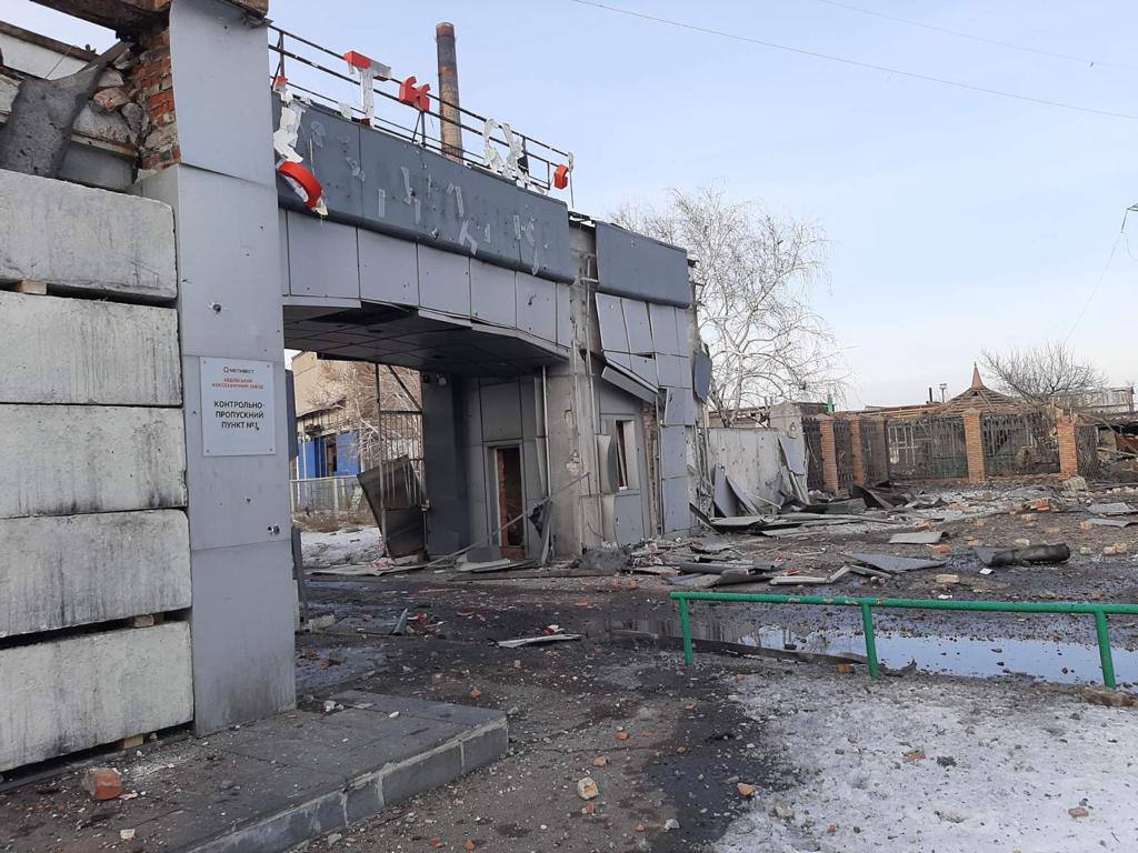 Росіяни розбомбили будівлю управління Авдіївського коксохіму, є поранений