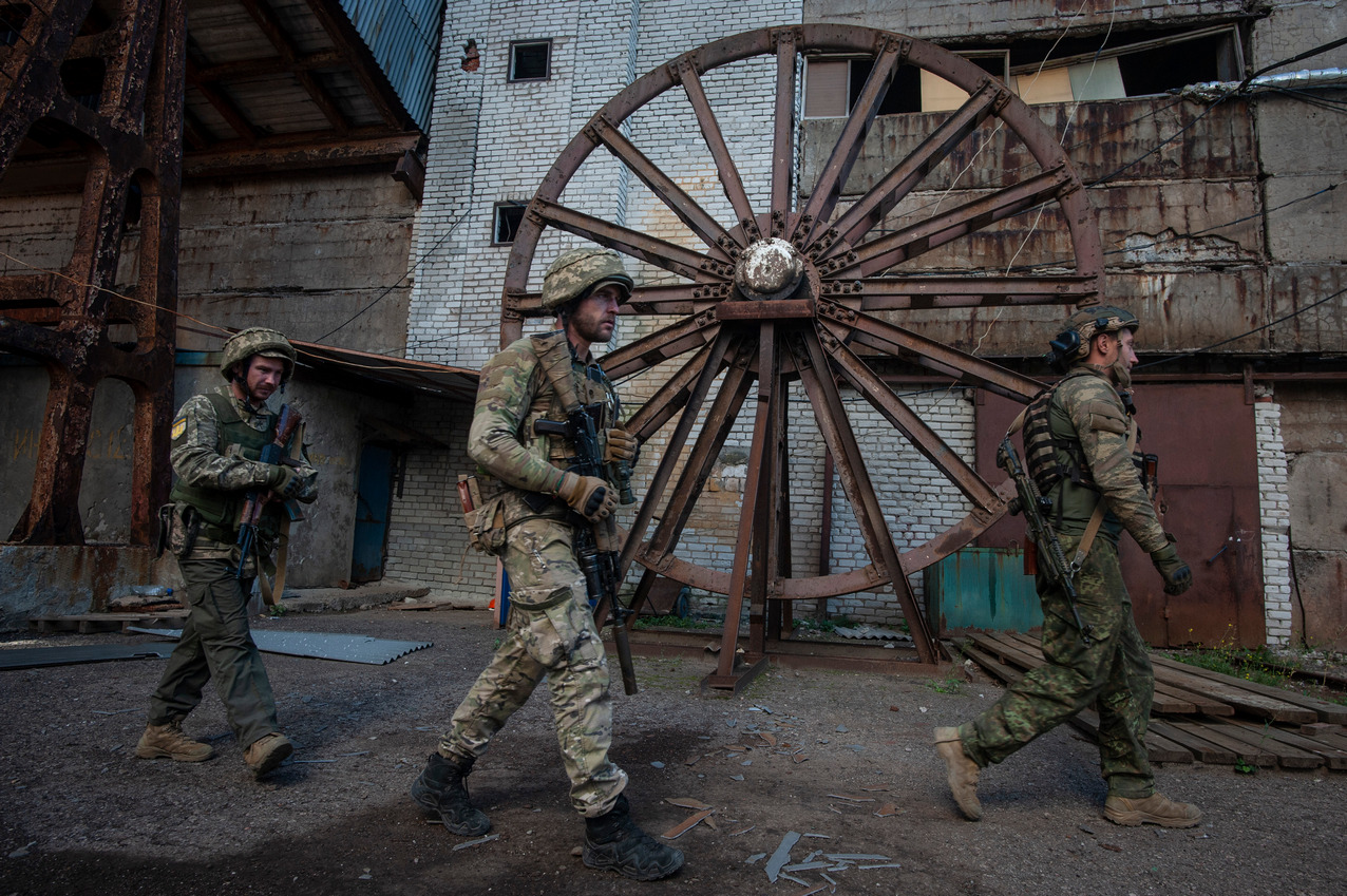 українські бійці біля соляної шахти в Соледарі