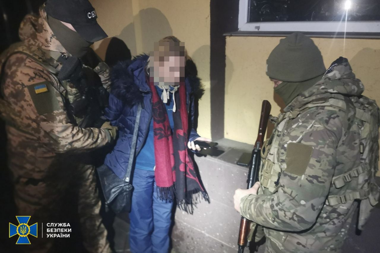 затримана ймовірна коригувальниця окупантів у Донецькій області