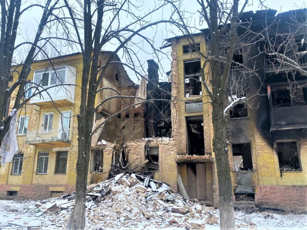 В Бахмуте россияне уничтожили известный в городе “Дом актеров”, где когда-то жили актеры украинского театра (ФОТО)