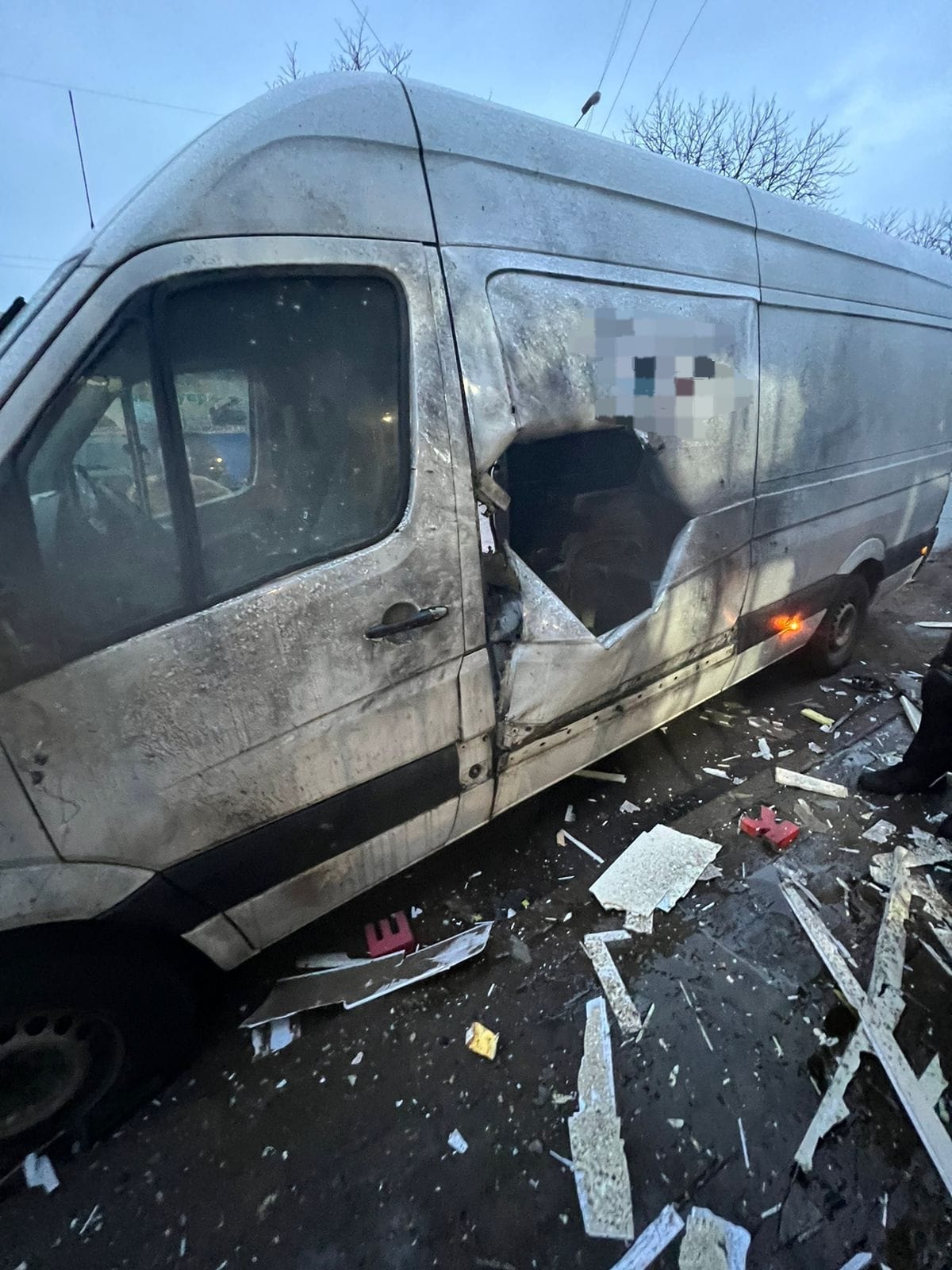 Костянтинівка знову під обстрілом: росіяни поранили 6 місцевих жителів та пошкодили десятки будинків (ФОТО) 2
